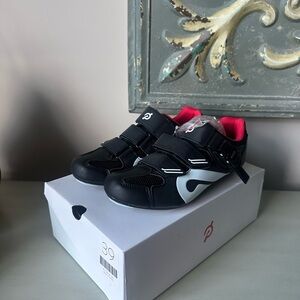 Peloton women’s cycling shoes new in box